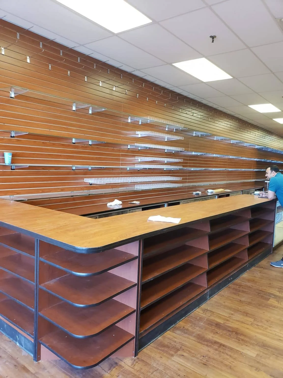 30 y tuong trung bay slatwall cho cua hang ban le Viet Notion 27 | SHOPDEPOT Image