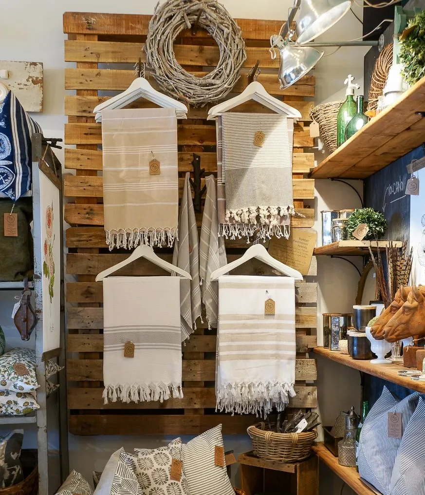 30 y tuong trung bay slatwall cho cua hang ban le Viet Notion 7 | SHOPDEPOT Image