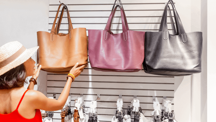 pvc slatwall trong ban le 3 cach ung dung va 6 loi ich to nhat SHOPDEPOT | SHOPDEPOT