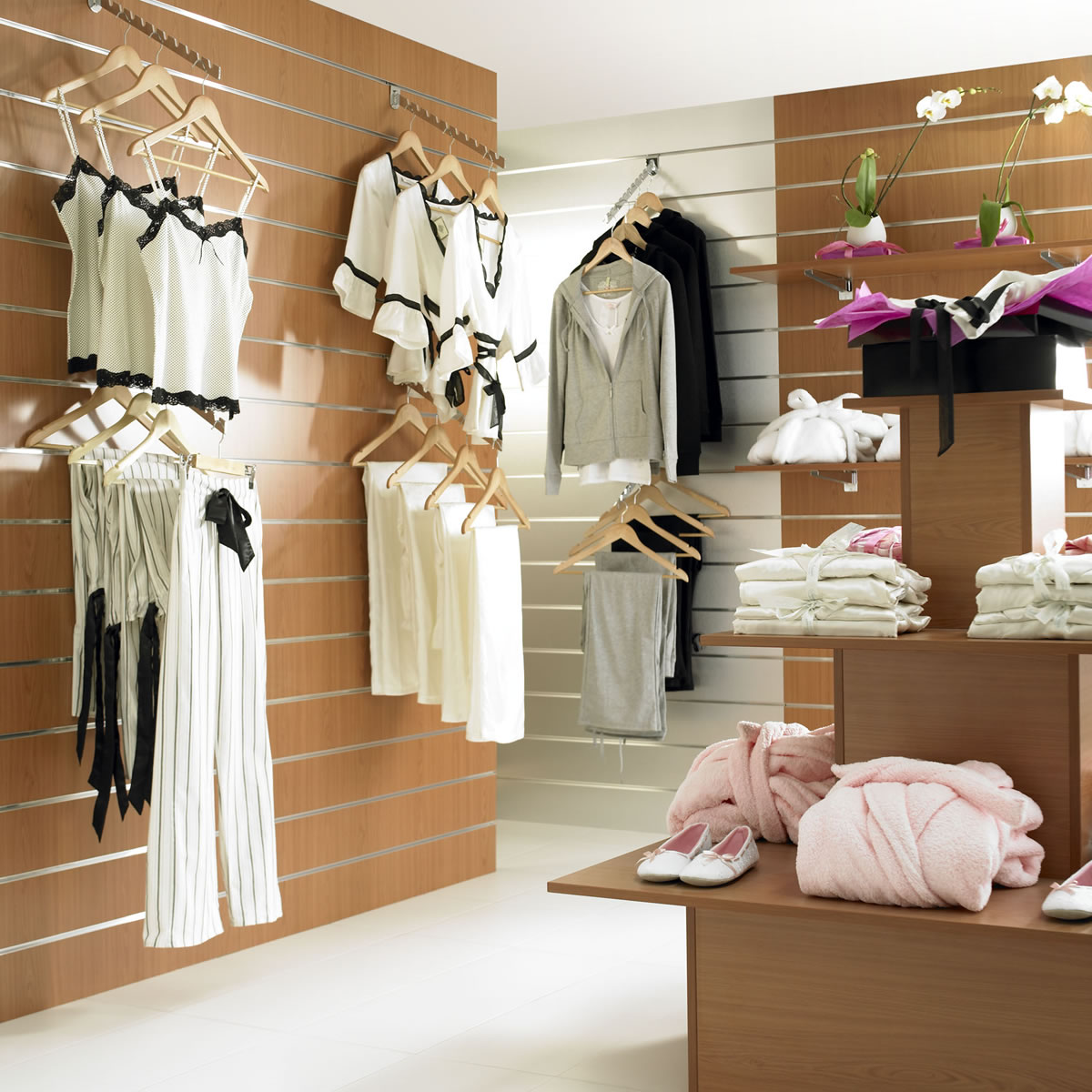 pvc vs mdf slatwall nen chon loai nao cho cua hang cua ban Viet Notion 1 | SHOPDEPOT Image